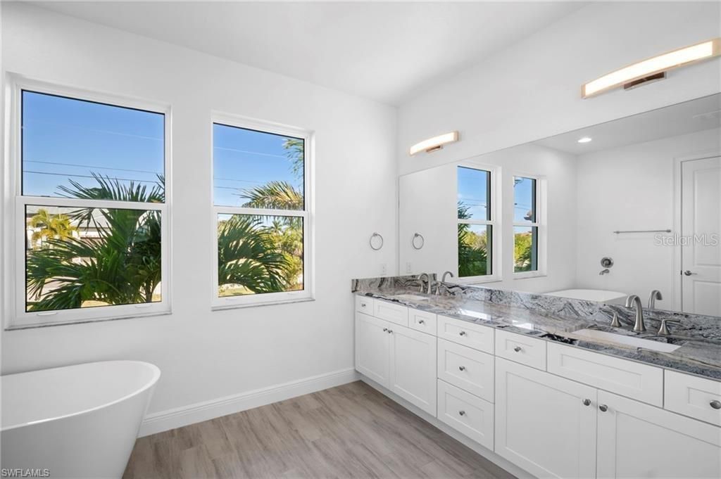 En Venta: $929,900 (3 camas, 3 baños, 2361 Pies cuadrados)