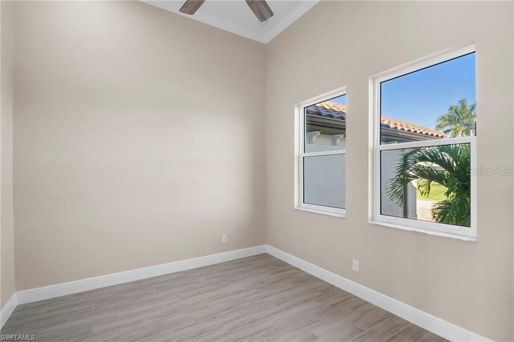 En Venta: $929,900 (3 camas, 3 baños, 2361 Pies cuadrados)