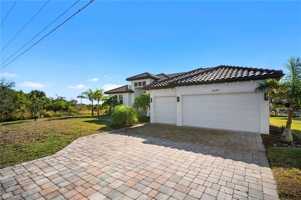 En Venta: $929,900 (3 camas, 3 baños, 2361 Pies cuadrados)