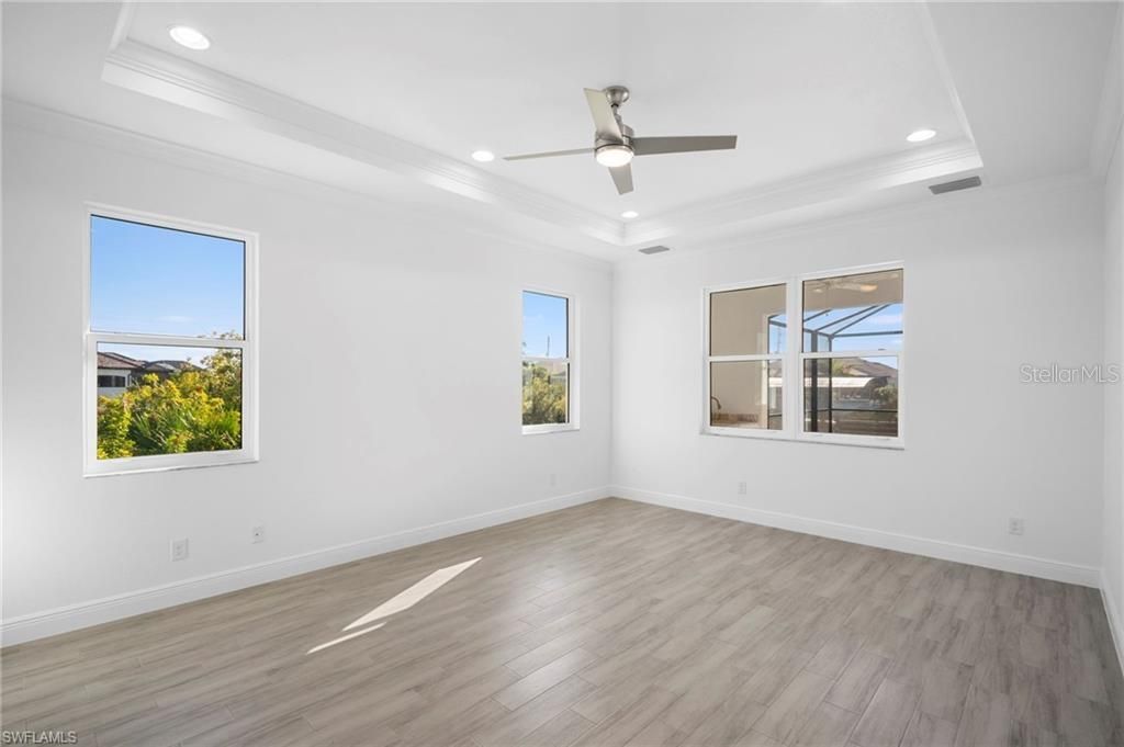 En Venta: $929,900 (3 camas, 3 baños, 2361 Pies cuadrados)