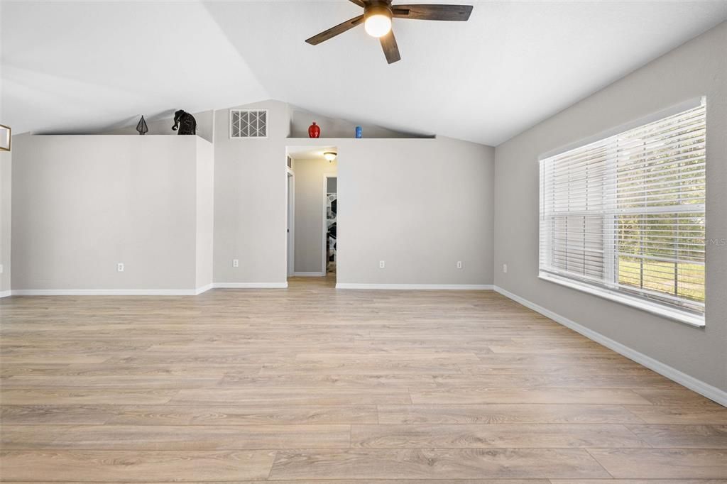 Active With Contract: $285,000 (3 beds, 2 baths, 1459 Square Feet)