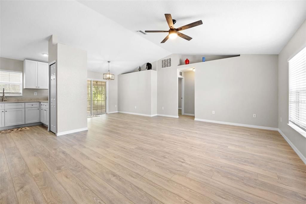 Active With Contract: $285,000 (3 beds, 2 baths, 1459 Square Feet)