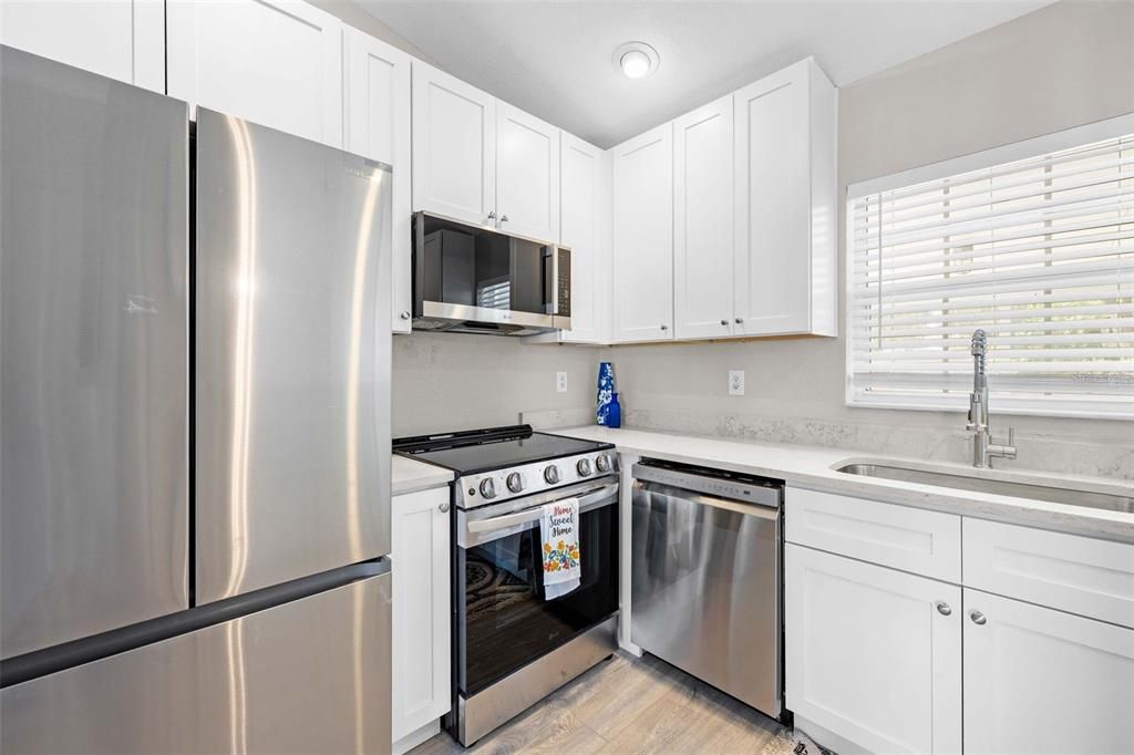 Active With Contract: $285,000 (3 beds, 2 baths, 1459 Square Feet)