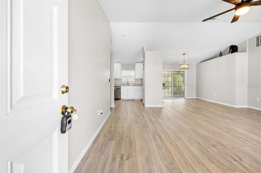 Active With Contract: $285,000 (3 beds, 2 baths, 1459 Square Feet)
