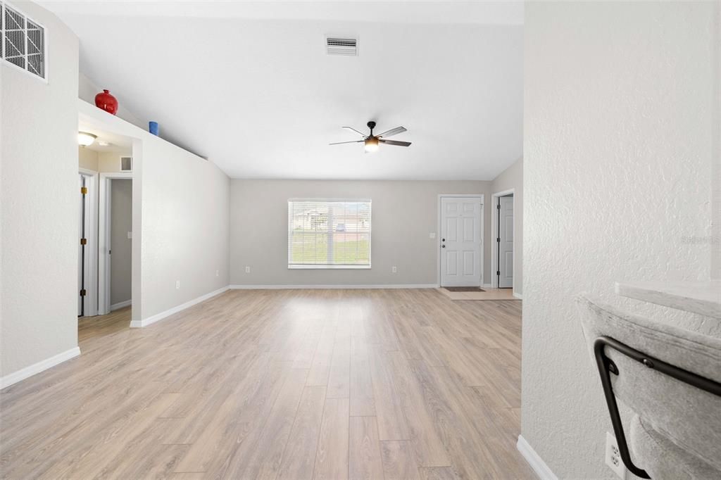 Active With Contract: $285,000 (3 beds, 2 baths, 1459 Square Feet)