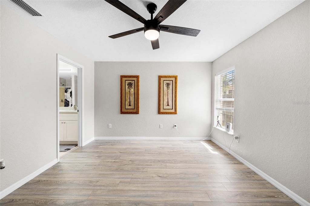Active With Contract: $285,000 (3 beds, 2 baths, 1459 Square Feet)