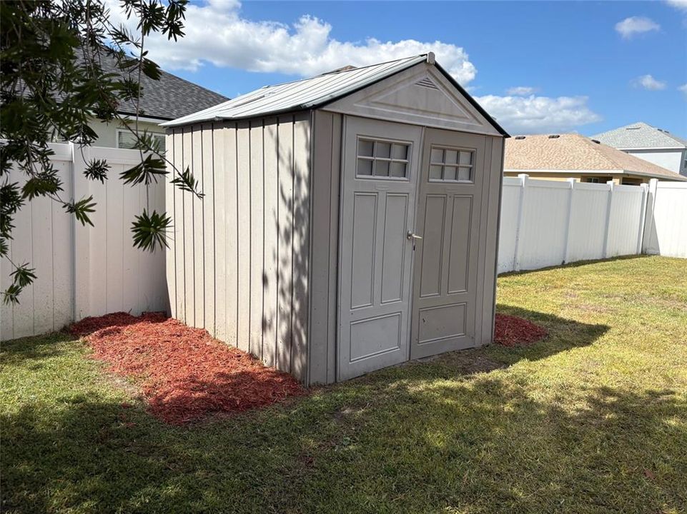 For Sale: $339,900 (4 beds, 2 baths, 2505 Square Feet)