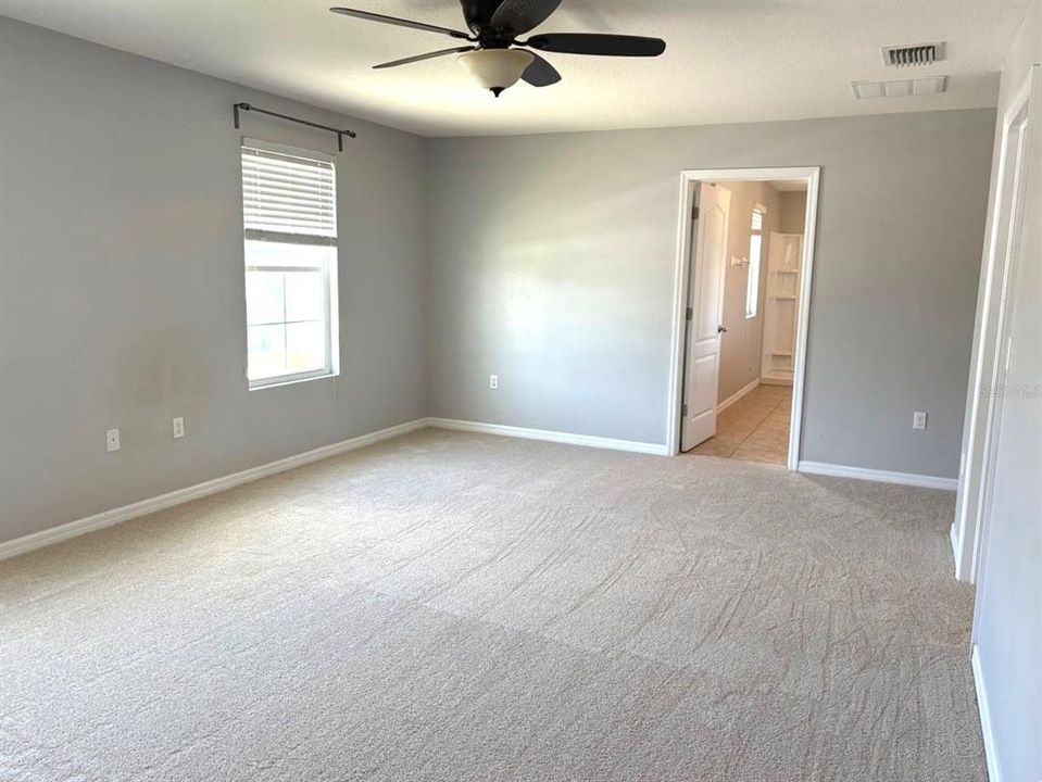 For Sale: $339,900 (4 beds, 2 baths, 2505 Square Feet)