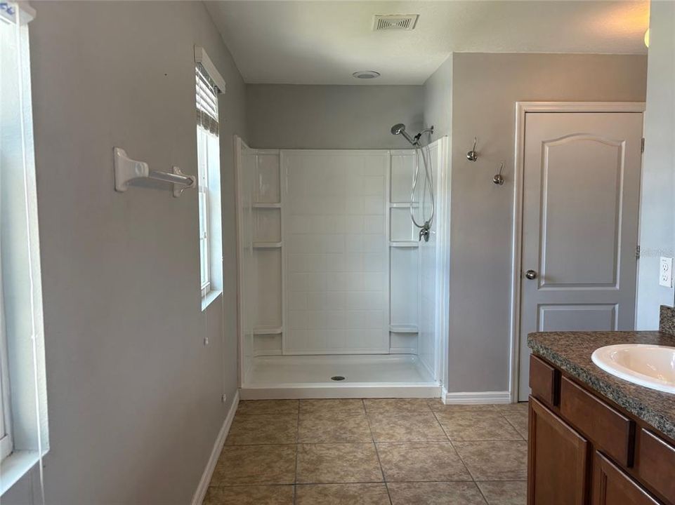 For Sale: $339,900 (4 beds, 2 baths, 2505 Square Feet)