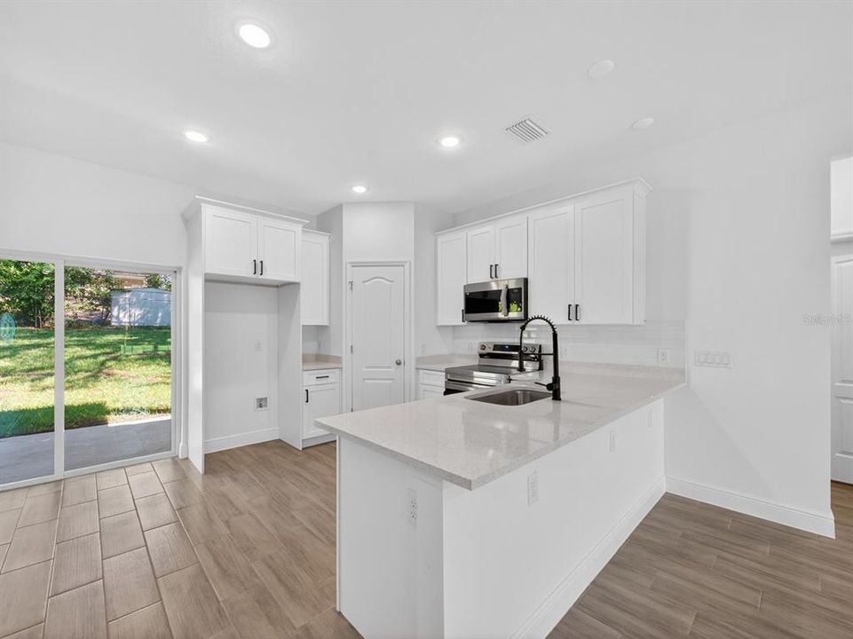 For Rent: $2,200 (3 beds, 2 baths, 1413 Square Feet)