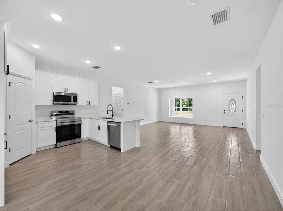 For Rent: $2,200 (3 beds, 2 baths, 1413 Square Feet)