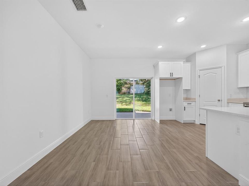 For Rent: $2,200 (3 beds, 2 baths, 1413 Square Feet)