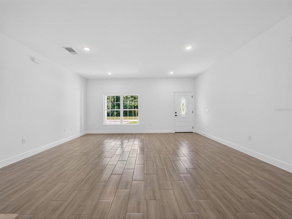 For Rent: $2,200 (3 beds, 2 baths, 1413 Square Feet)