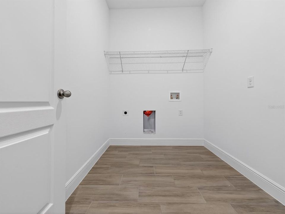 For Rent: $2,200 (3 beds, 2 baths, 1413 Square Feet)