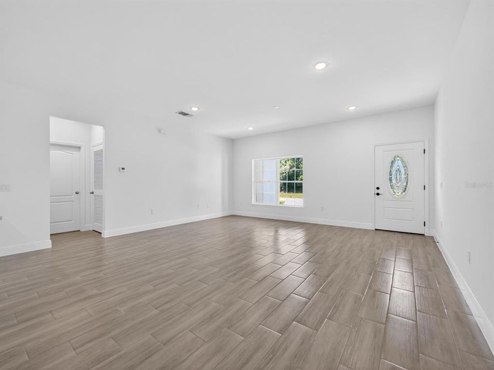 For Rent: $2,200 (3 beds, 2 baths, 1413 Square Feet)