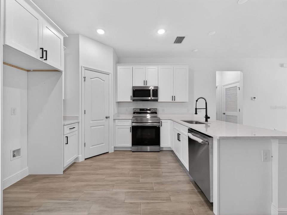 For Rent: $2,200 (3 beds, 2 baths, 1413 Square Feet)