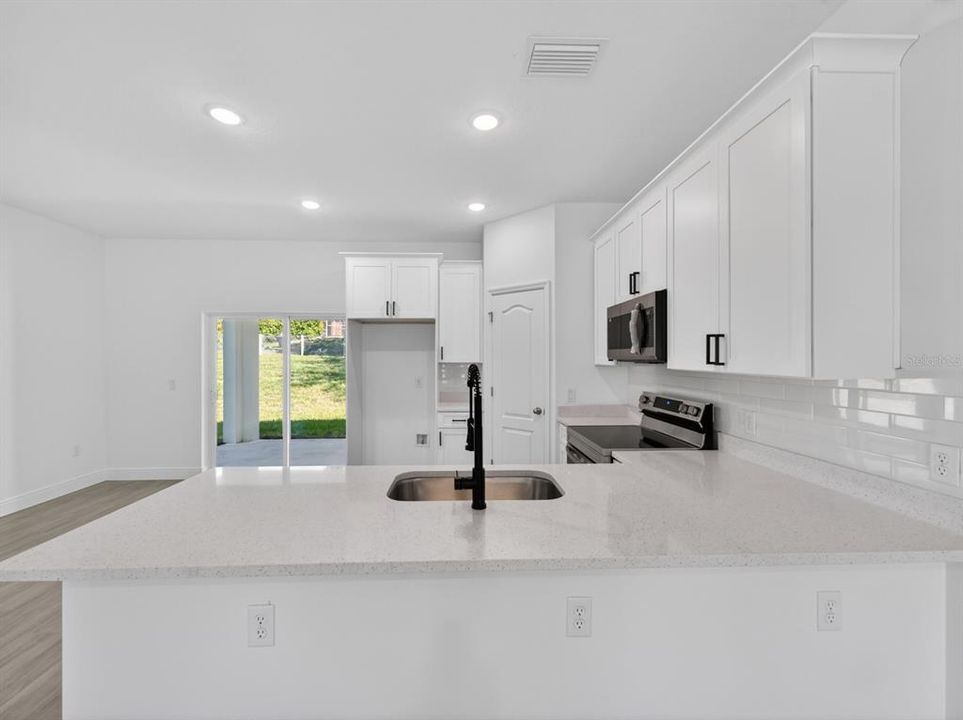 For Rent: $2,200 (3 beds, 2 baths, 1413 Square Feet)
