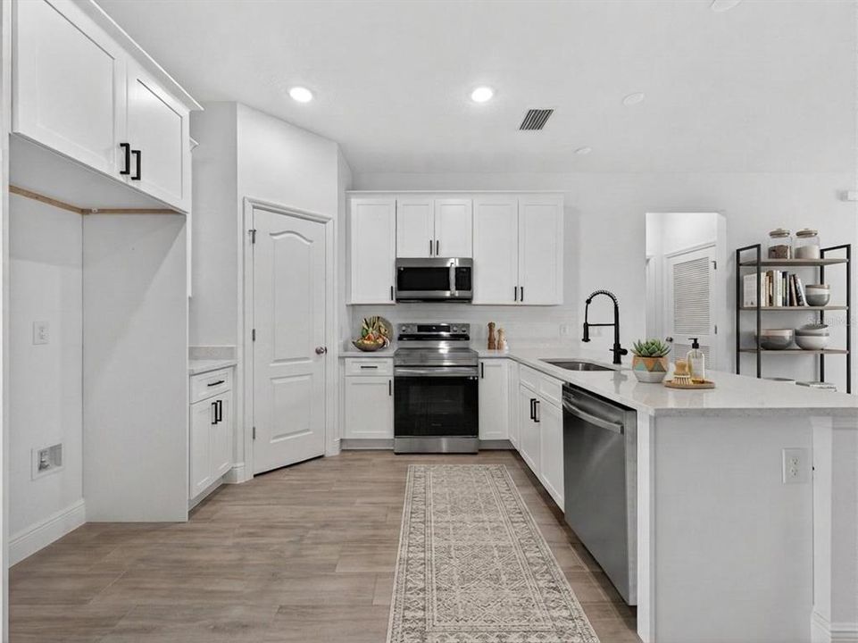 For Rent: $2,200 (3 beds, 2 baths, 1413 Square Feet)