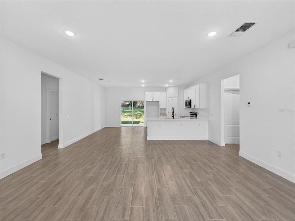 For Rent: $2,200 (3 beds, 2 baths, 1413 Square Feet)