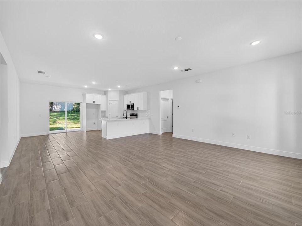 For Rent: $2,200 (3 beds, 2 baths, 1413 Square Feet)