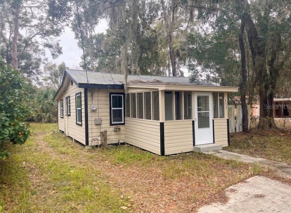 For Rent: $1,675 (3 beds, 1 baths, 710 Square Feet)