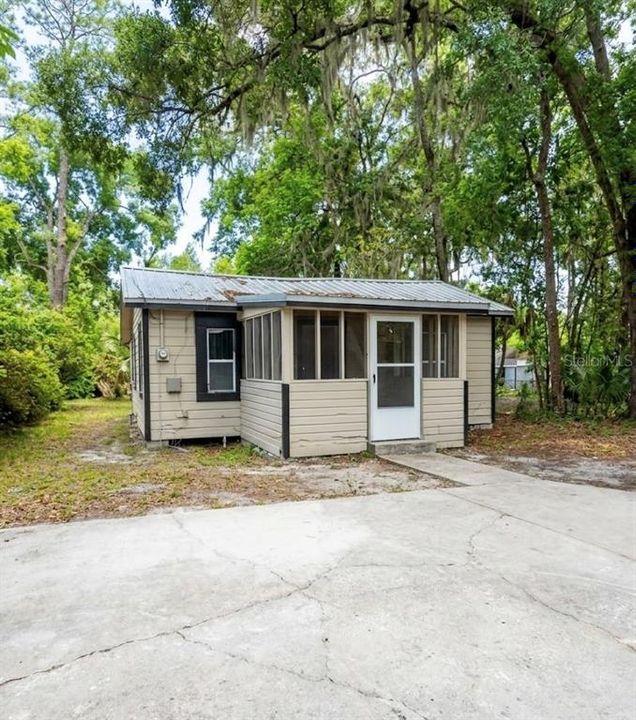 For Rent: $1,675 (3 beds, 1 baths, 710 Square Feet)