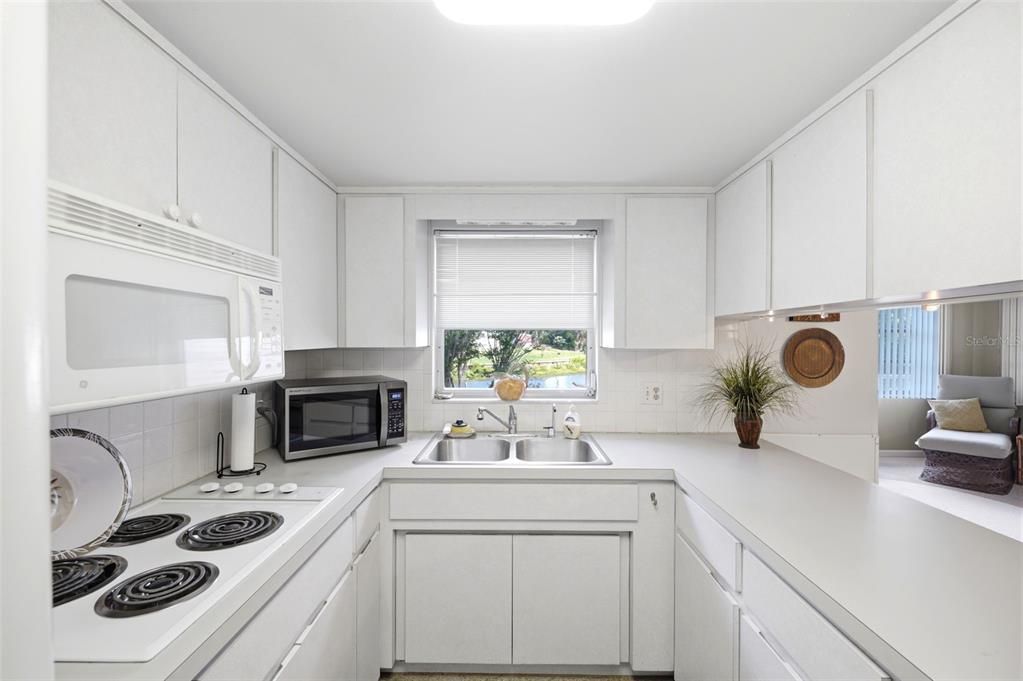 For Sale: $285,000 (3 beds, 2 baths, 1586 Square Feet)