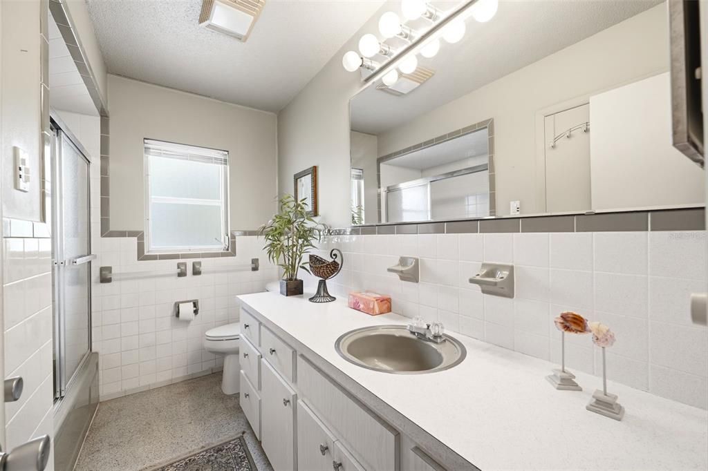 For Sale: $285,000 (3 beds, 2 baths, 1586 Square Feet)