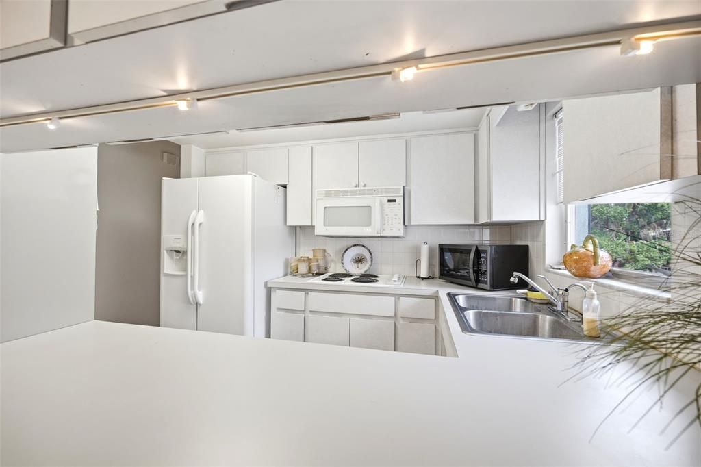 For Sale: $285,000 (3 beds, 2 baths, 1586 Square Feet)