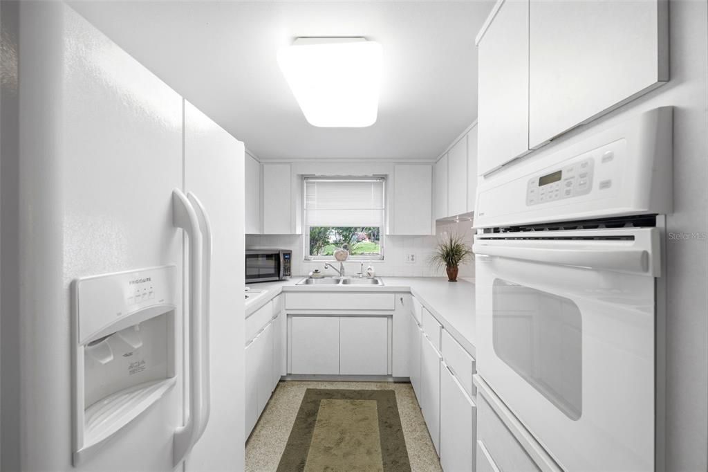 For Sale: $285,000 (3 beds, 2 baths, 1586 Square Feet)