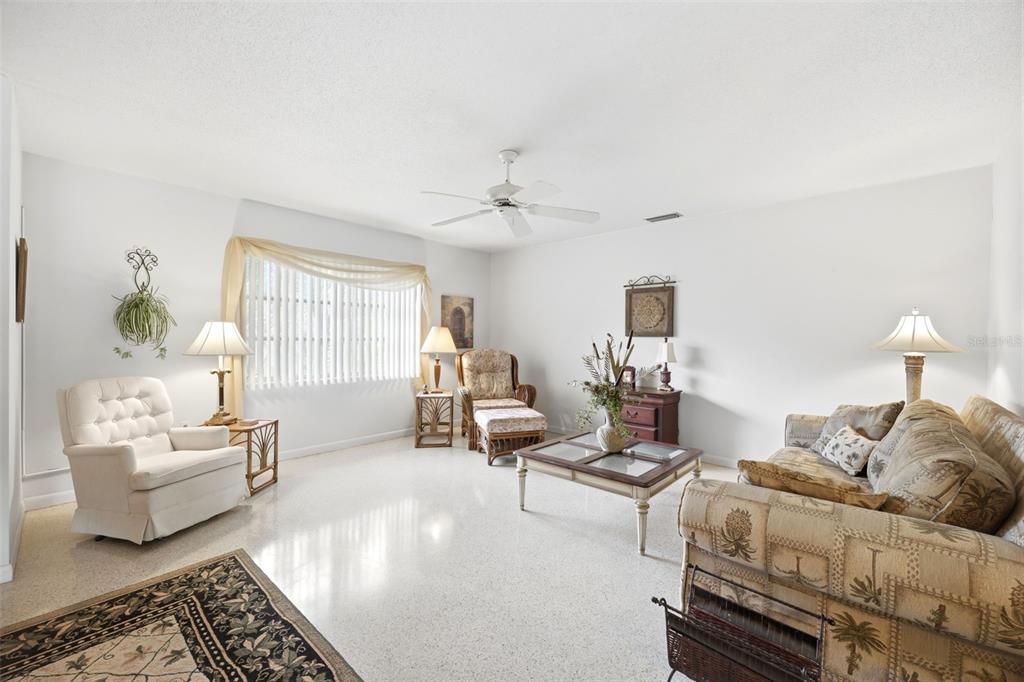 For Sale: $285,000 (3 beds, 2 baths, 1586 Square Feet)