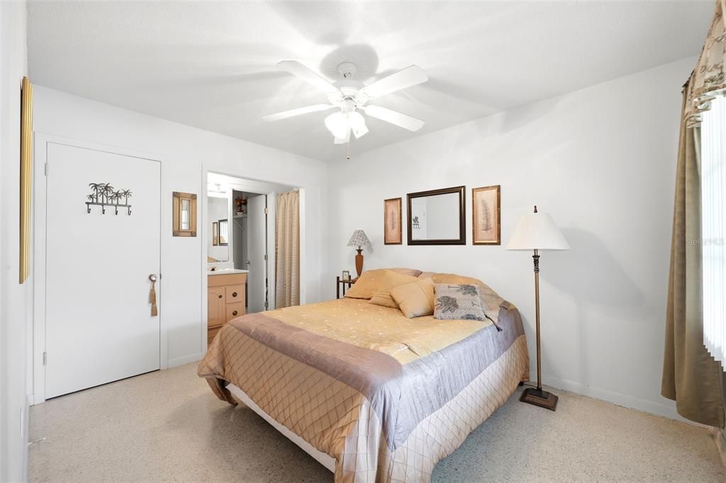 For Sale: $285,000 (3 beds, 2 baths, 1586 Square Feet)