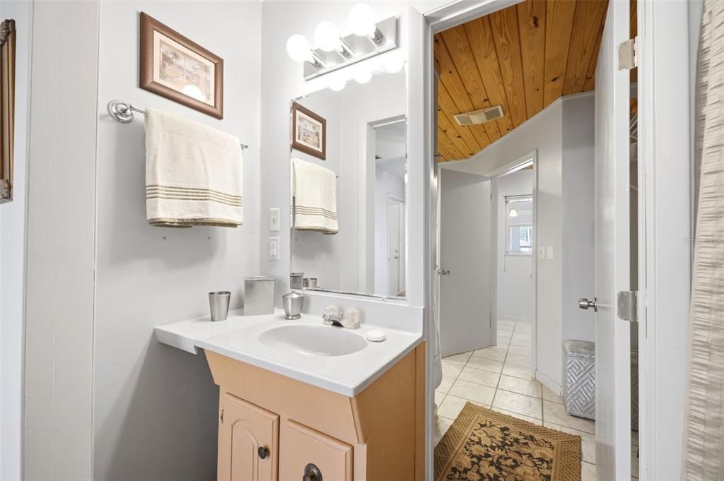For Sale: $285,000 (3 beds, 2 baths, 1586 Square Feet)
