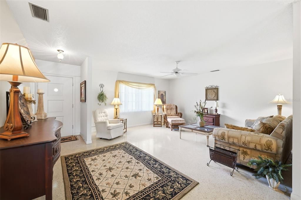 For Sale: $285,000 (3 beds, 2 baths, 1586 Square Feet)