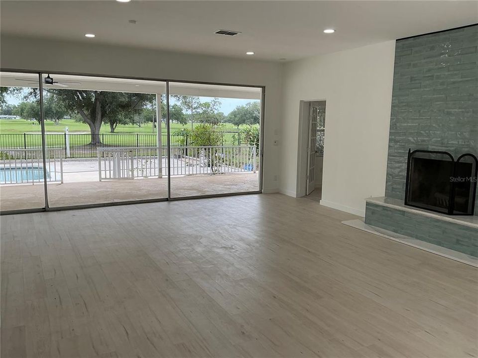 For Sale: $895,000 (3 beds, 2 baths, 2400 Square Feet)
