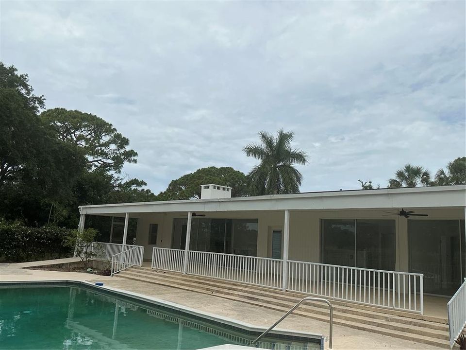 For Sale: $895,000 (3 beds, 2 baths, 2400 Square Feet)