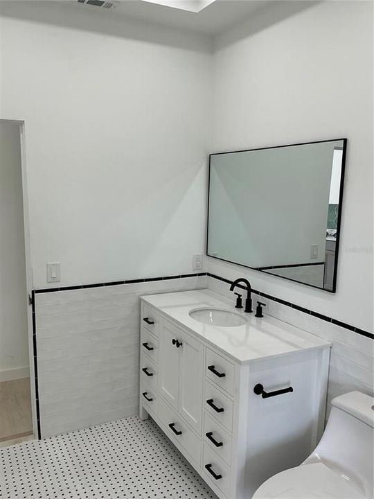 For Sale: $895,000 (3 beds, 2 baths, 2400 Square Feet)