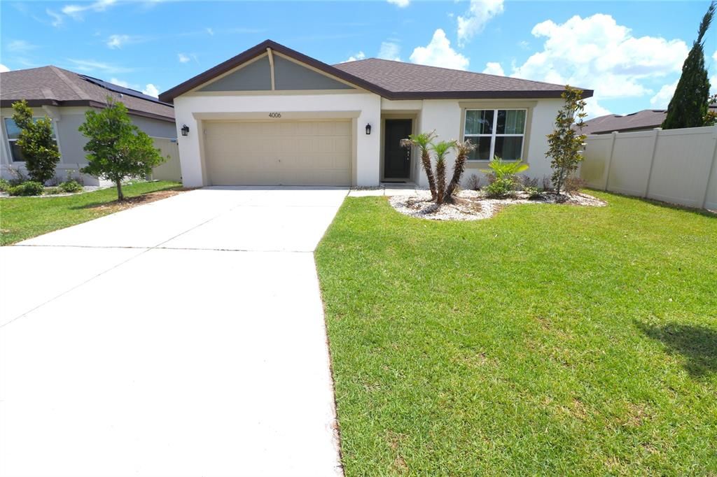For Sale: $335,000 (4 beds, 2 baths, 1844 Square Feet)