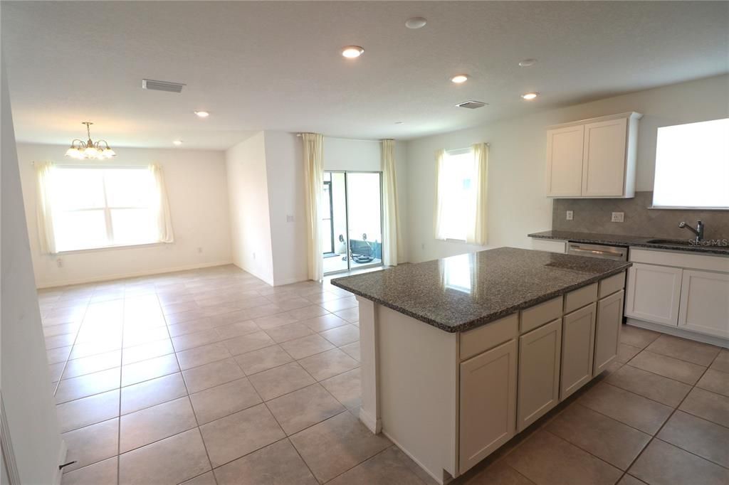For Sale: $335,000 (4 beds, 2 baths, 1844 Square Feet)