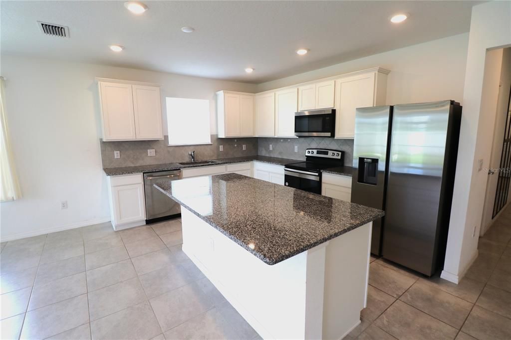For Sale: $335,000 (4 beds, 2 baths, 1844 Square Feet)