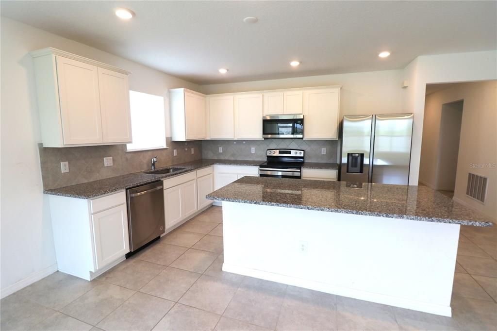 For Sale: $335,000 (4 beds, 2 baths, 1844 Square Feet)