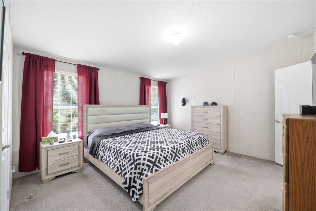 For Sale: $240,000 (3 beds, 2 baths, 728 Square Feet)