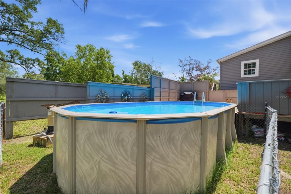 For Sale: $240,000 (3 beds, 2 baths, 728 Square Feet)