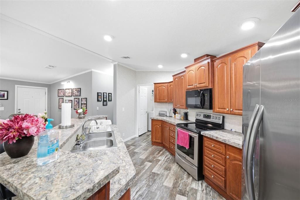 For Sale: $240,000 (3 beds, 2 baths, 728 Square Feet)