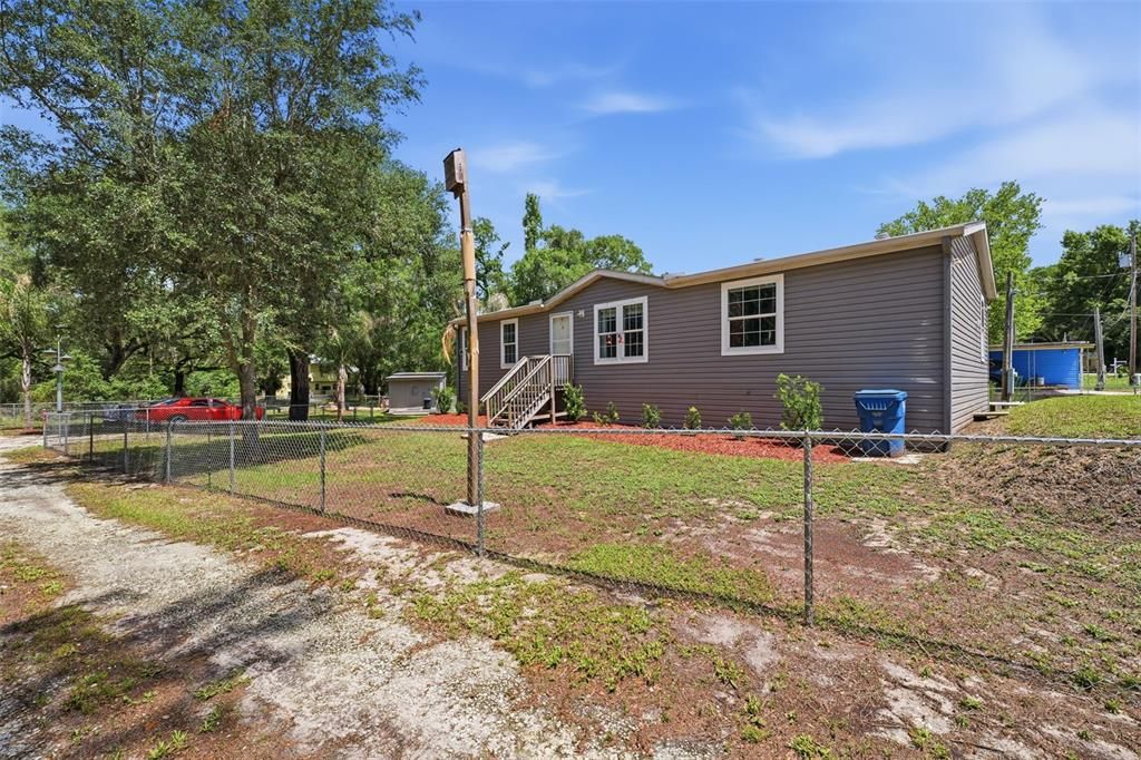 For Sale: $240,000 (3 beds, 2 baths, 728 Square Feet)