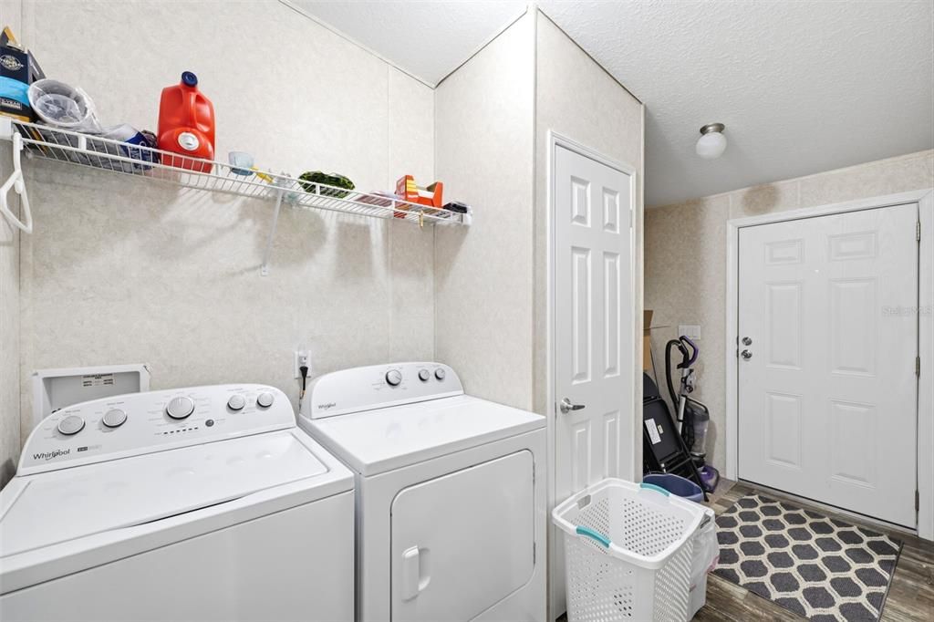 For Sale: $240,000 (3 beds, 2 baths, 728 Square Feet)
