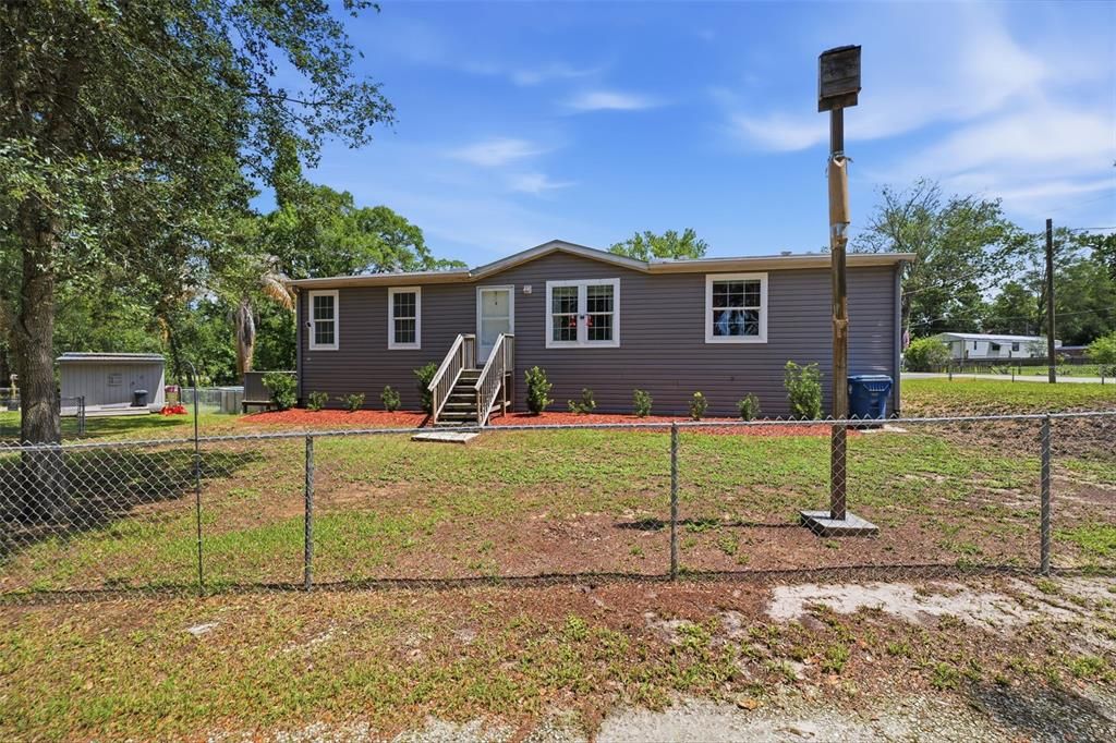For Sale: $240,000 (3 beds, 2 baths, 728 Square Feet)