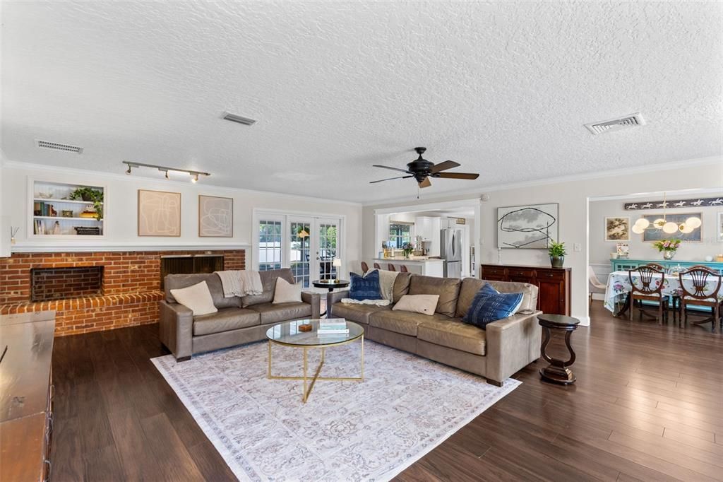For Sale: $765,000 (4 beds, 2 baths, 2287 Square Feet)