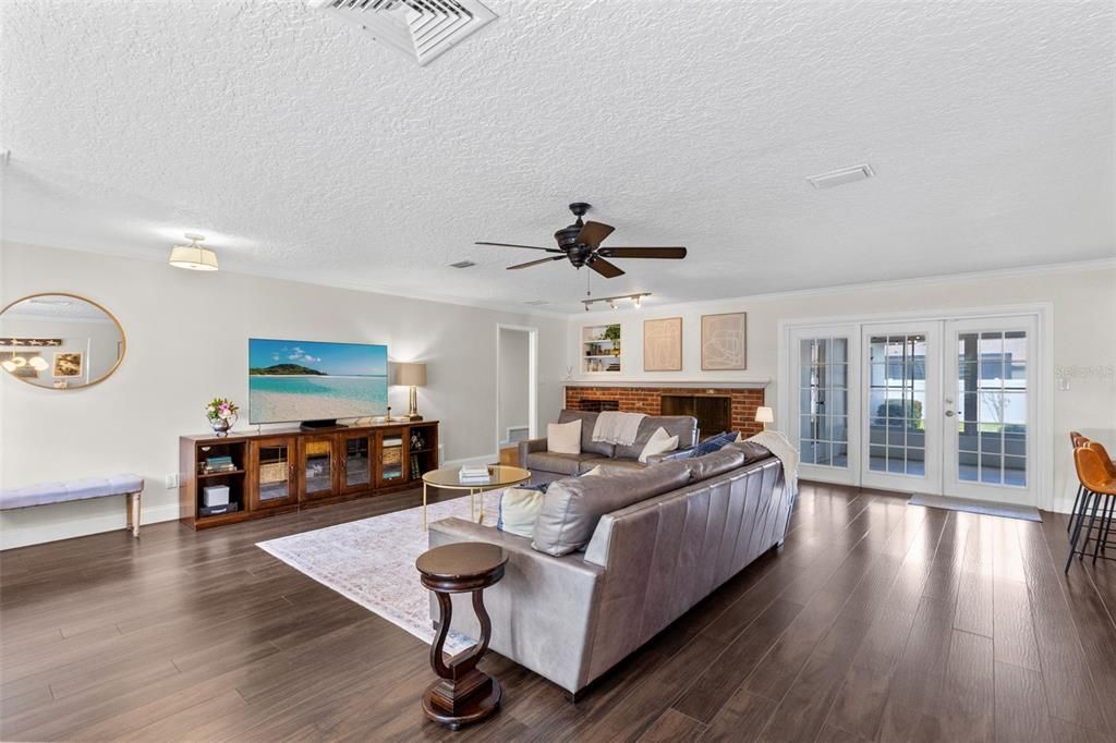 For Sale: $765,000 (4 beds, 2 baths, 2287 Square Feet)