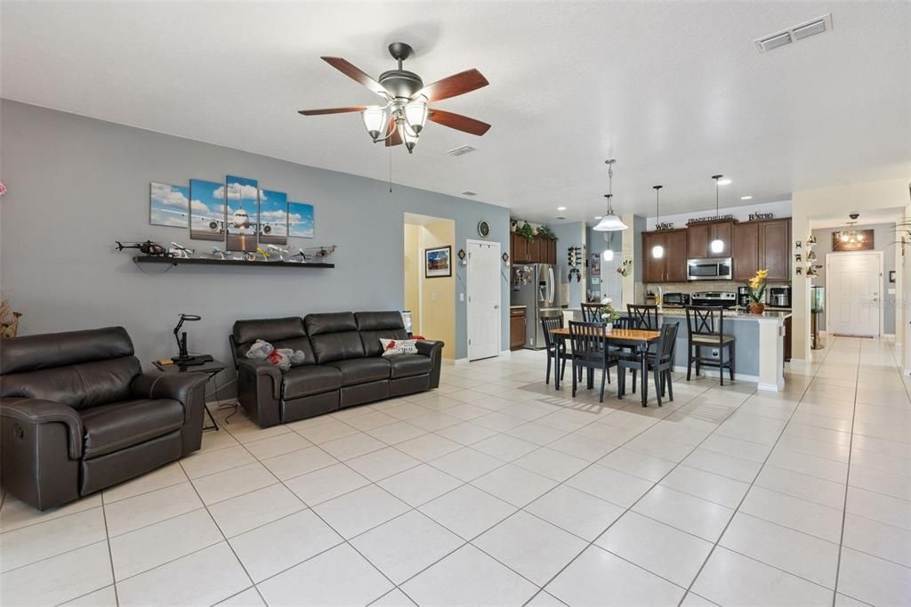 En Venta: $399,999 (4 camas, 2 baños, 2518 Pies cuadrados)